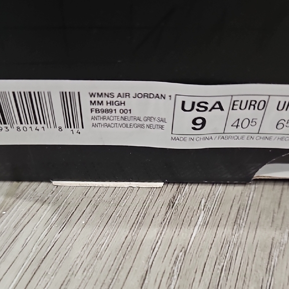 New High-Top Sneakers in Black and White - Picture 7 of 7